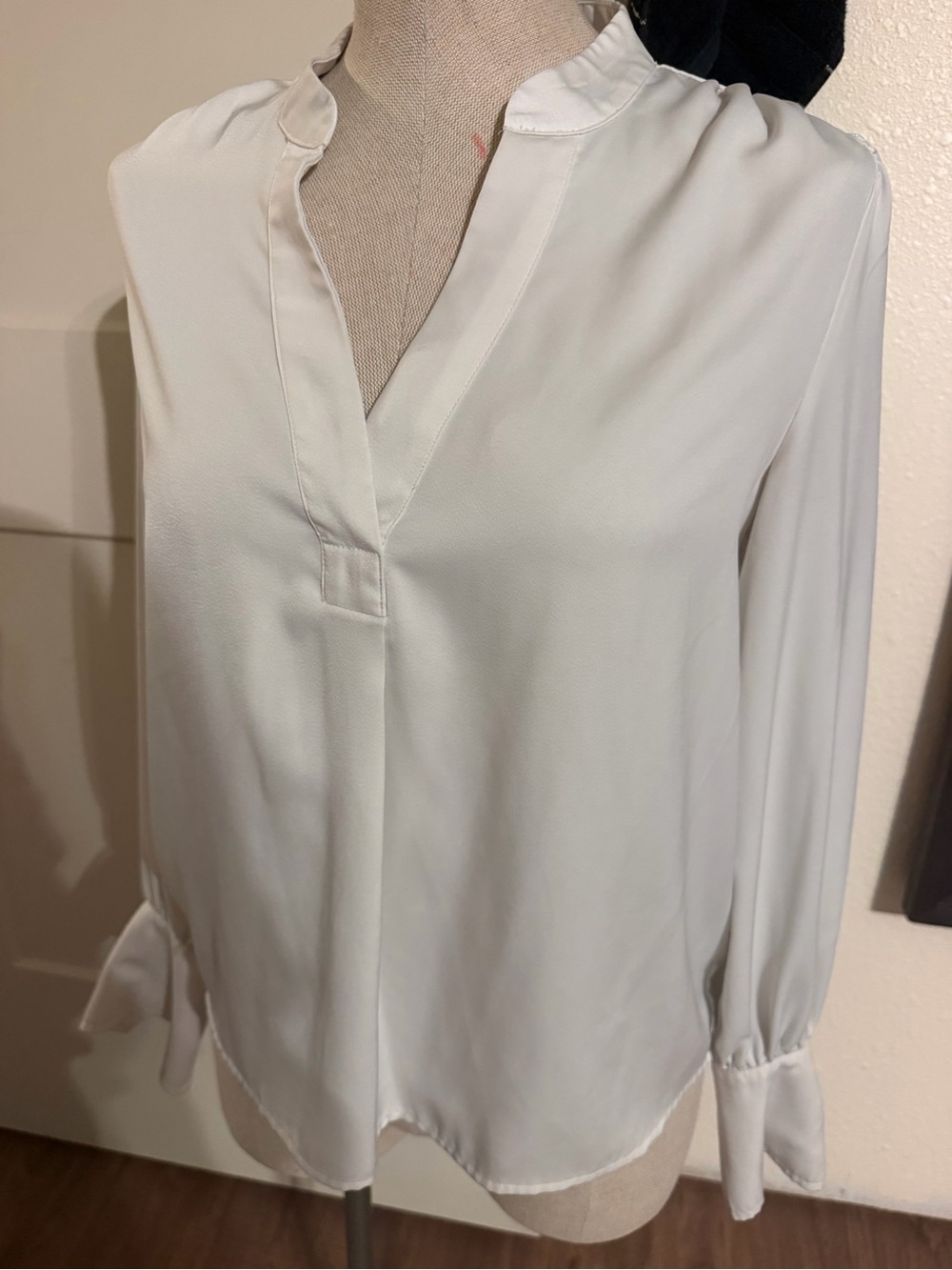 Banana Republic Off-White Split-Neck Long Sleeve Blouse